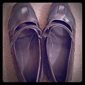 Comfy Slip-on Velcro Closure Shoes